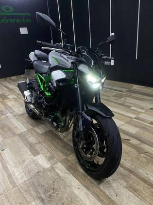 KAWASAKI Z900 